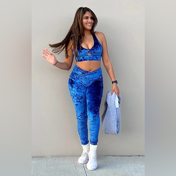 Fabletics 2 Piece Crushed Velour Velvet Twist Bra Leggings Set Blue Large - Picture 1 of 15